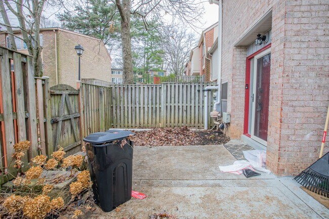 Building Photo - Lovely 3 BR/2.5 BA Townhome in Columbia!