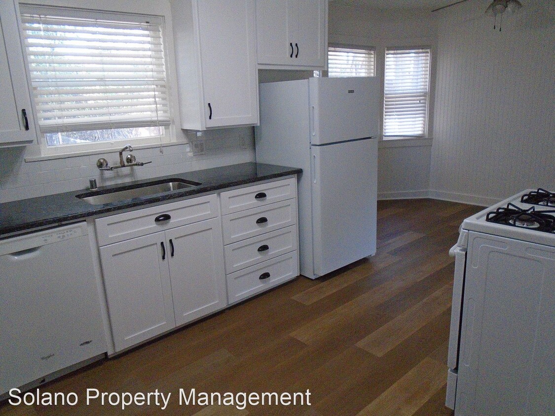 Building Photo - 445 E H St