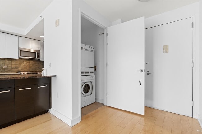 Foto del edificio - 2 2nd St