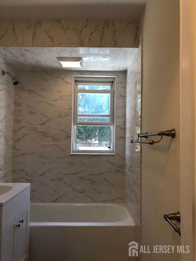 Building Photo - 148 Main St