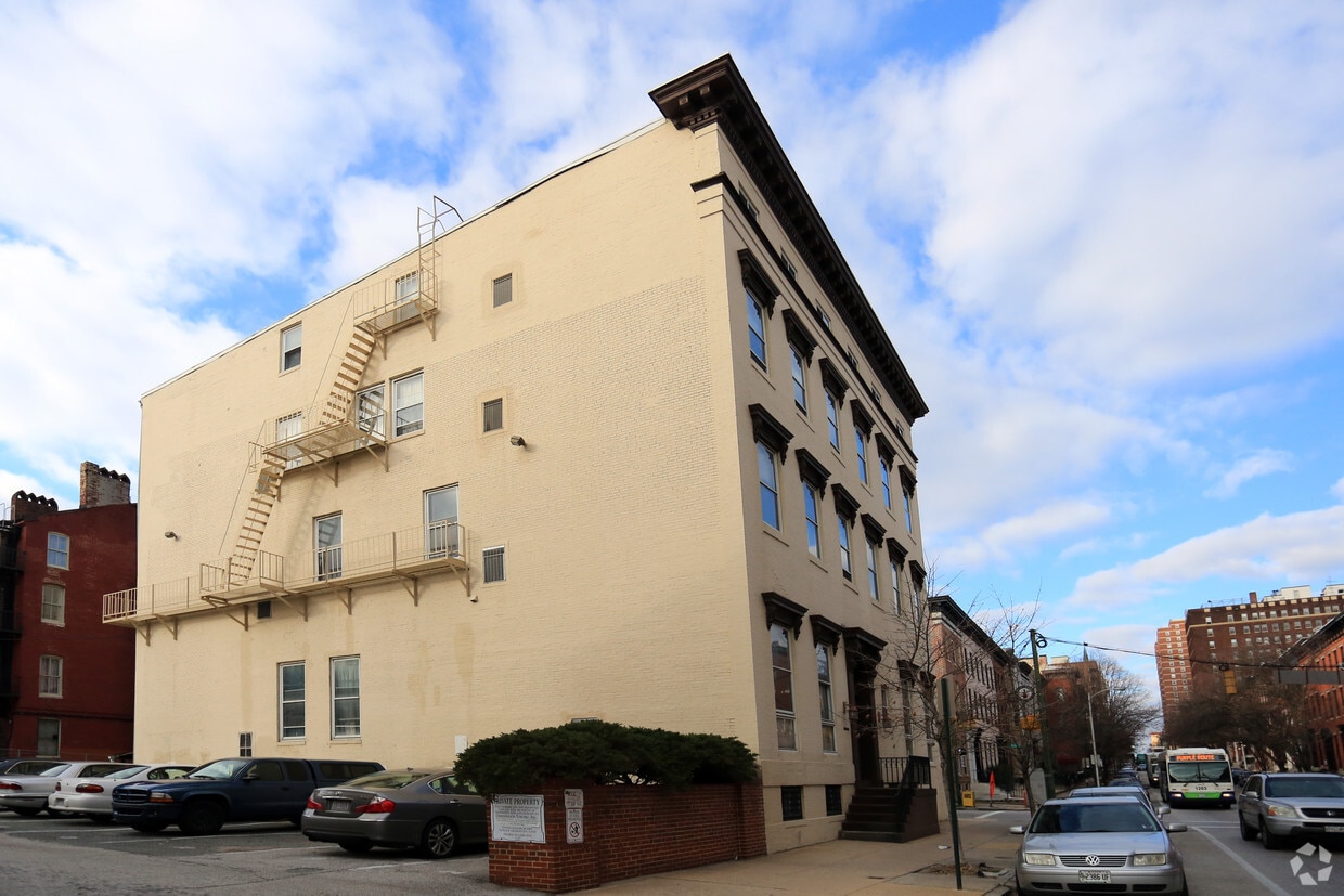 Building Photo - 810 Saint Paul St
