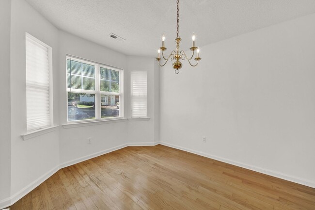 Building Photo - Lovely Townhome in Matthews