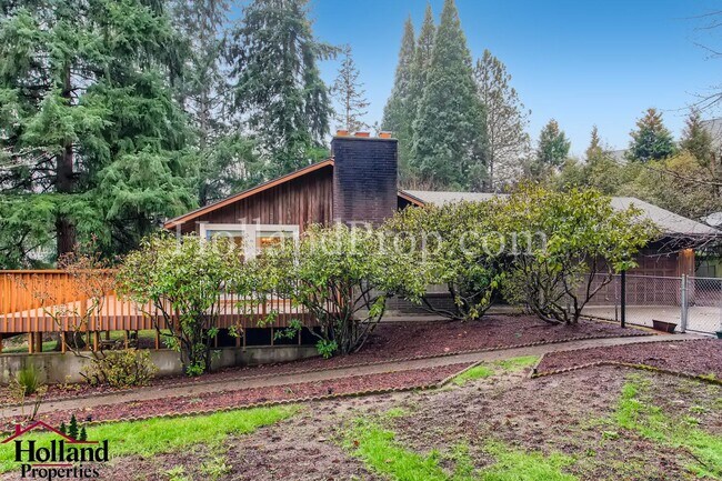 Foto del edificio - Fabulous Large Hillsboro Home with Huge Yard!