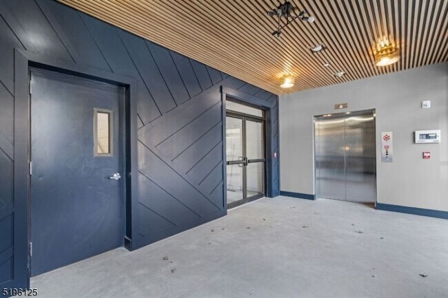 Foto del edificio - 44 W Price St