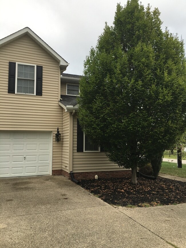 Building Photo - Immaculate 3 Bedroom Townhome in Huntington/Barboursville Area