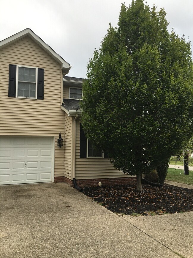 Foto del edificio - Immaculate 3 Bedroom Townhome in Huntington/Barboursville Area