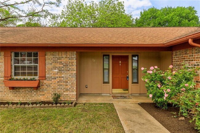 Building Photo - 1701 Jackson Dr