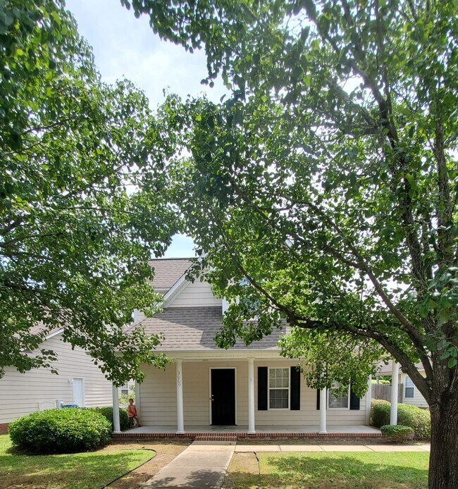 Foto del edificio - 3 Bedroom Home in Gated Community