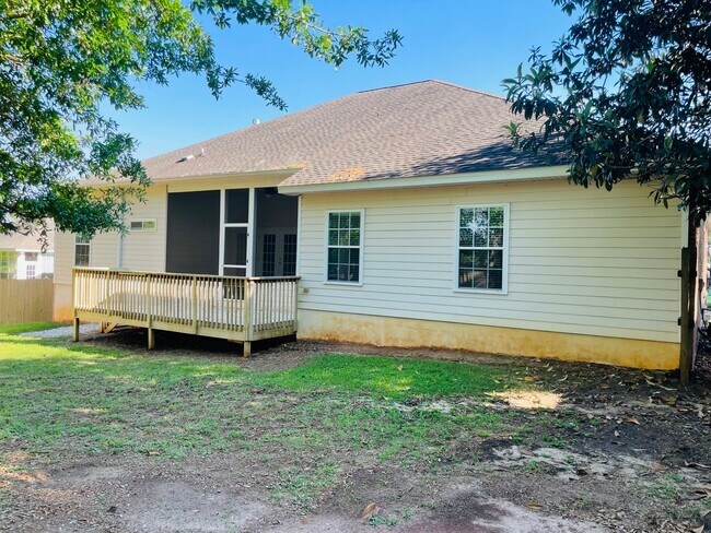Building Photo - Brick Home in Bucklake