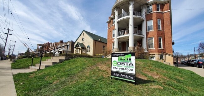 Building Photo - 260 Gross St