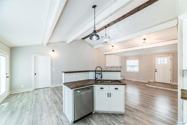 Foto del edificio - 8303 Bailey Cove Rd SE