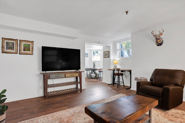 Building Photo - 121 W Hall St