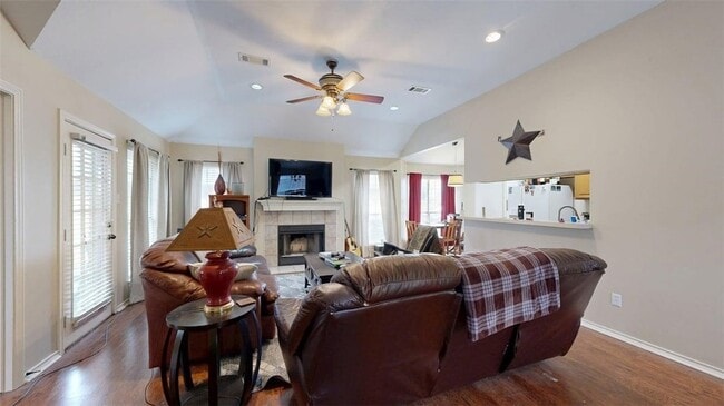 Building Photo - 2415 Carnation Ct