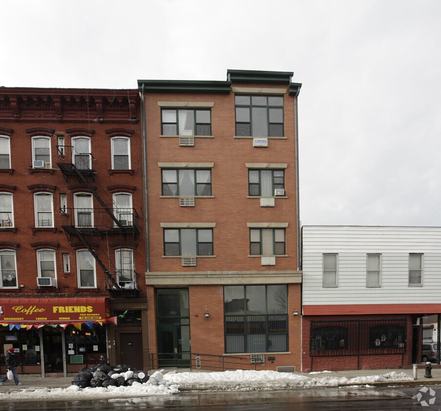 Foto del edificio - 1037 Manhattan Ave