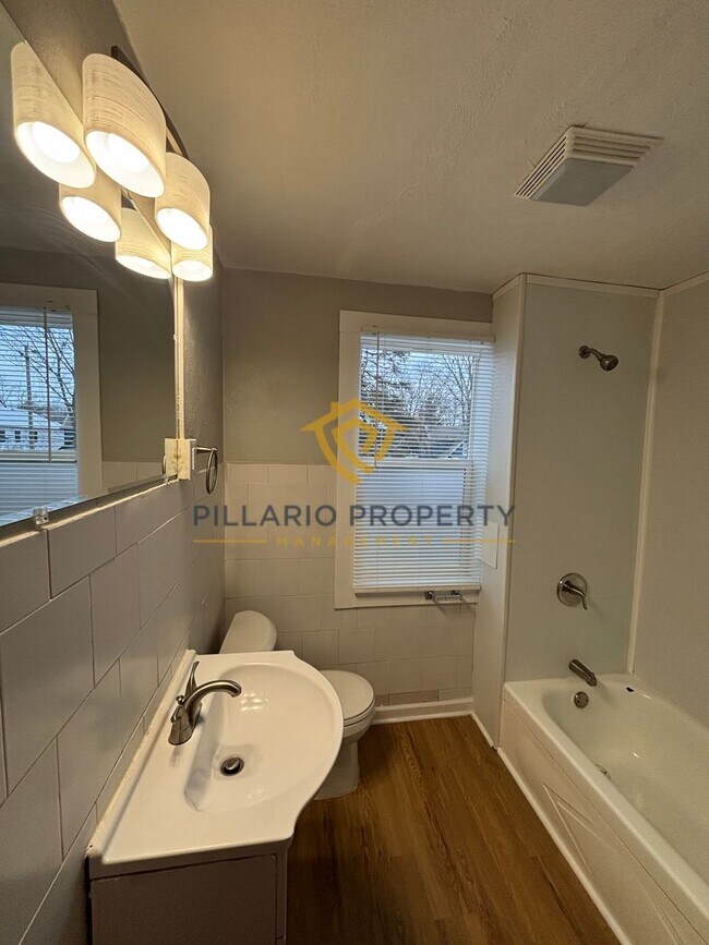 Building Photo - 4 Bedroom home in Near Downtown Indy! Available Now!