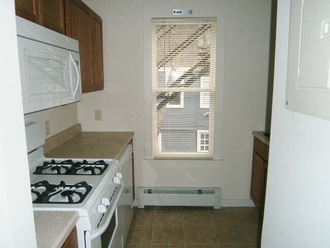 Building Photo - 103 Highland Pl