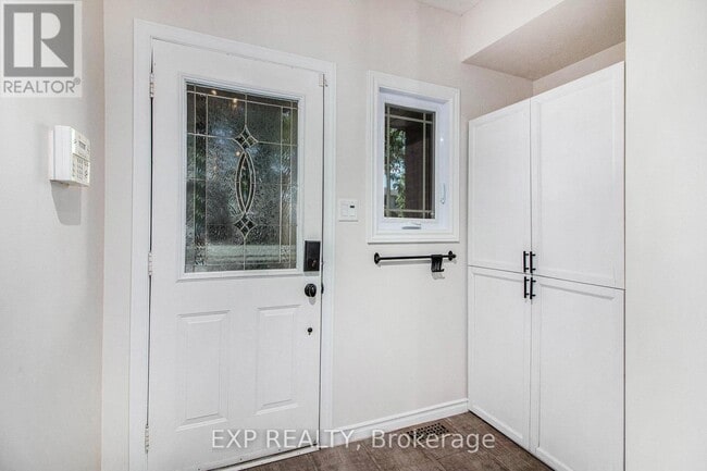 Building Photo - 1485 Launay Ave