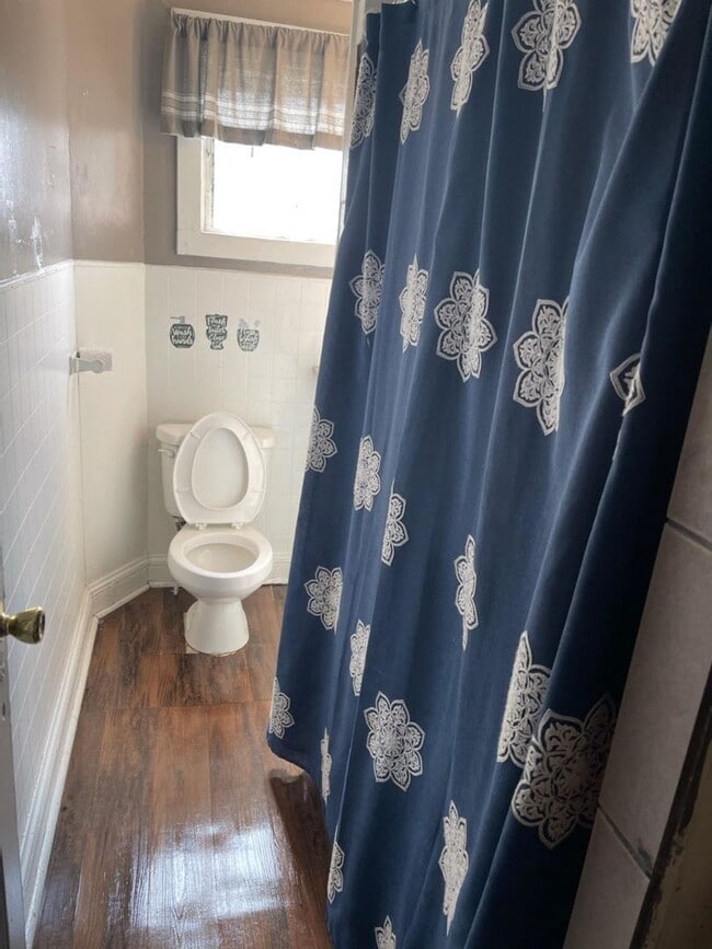 Building Photo - 2 Bedroom 1.5 bath home available in Frank...