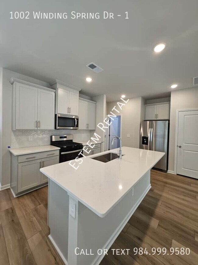 Foto del edificio - 1002 Winding Spg Dr