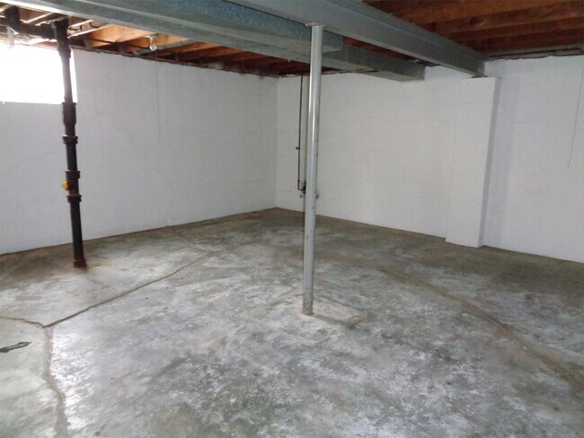 Building Photo - 7763 Seward St