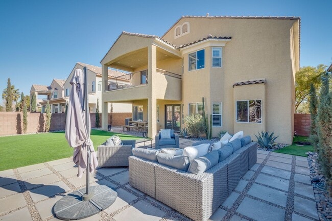 Building Photo - Gated single family home with 4 bed 3 bath...