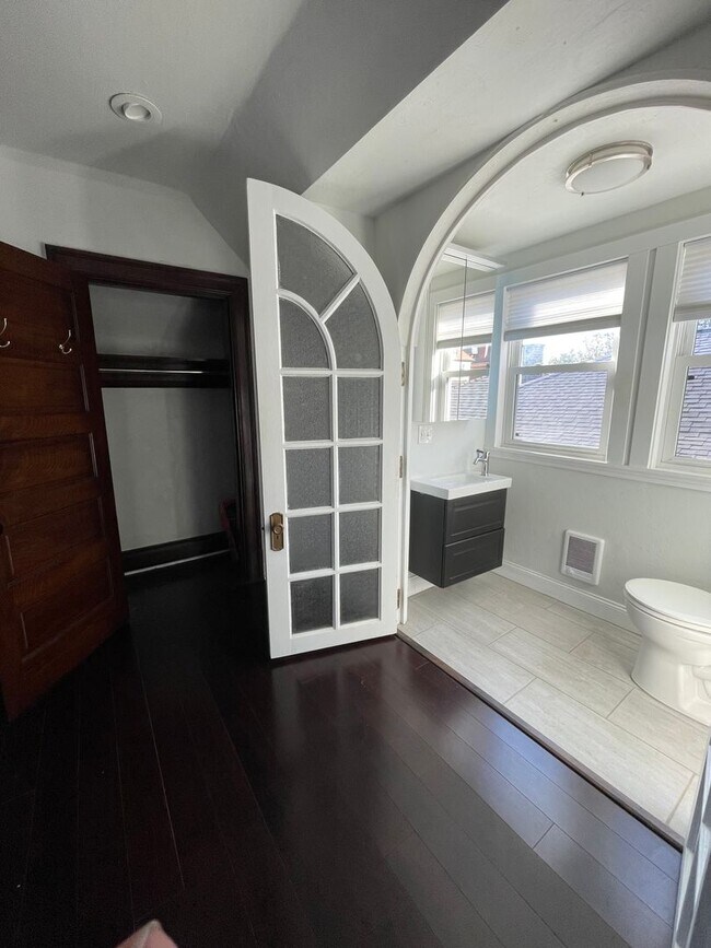Building Photo - Two unit building with shared laundry and ...
