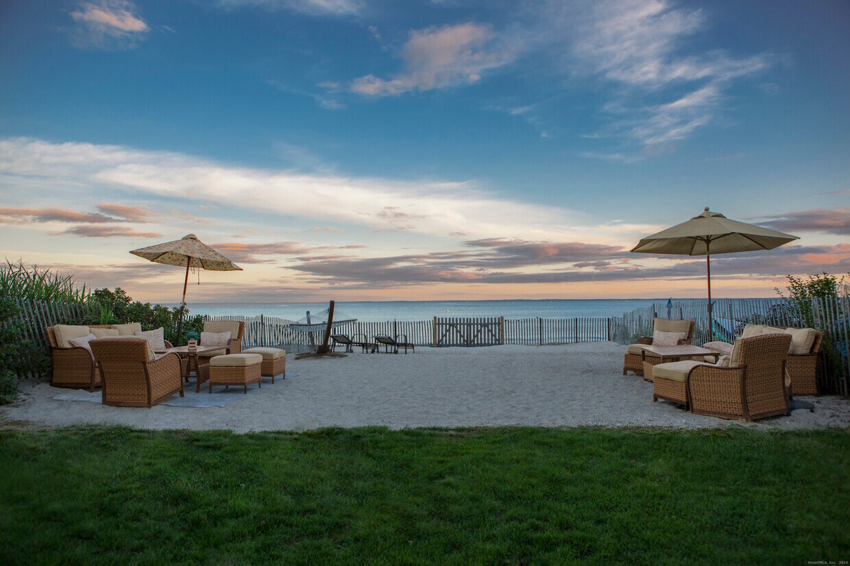 Primary Photo - 1987 Fairfield Beach Rd