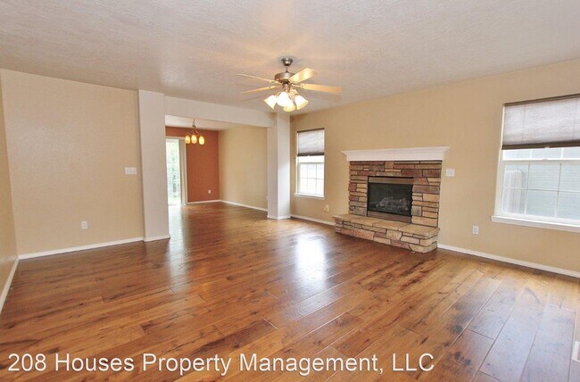 Foto del edificio - 4 br, 2.5 bath House - 6316 S. Moon Pl