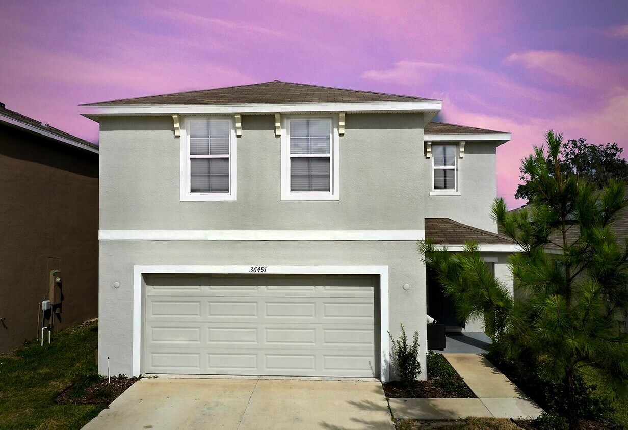 RENT READY NOW! "Charming 4 Bed, 2.5 Bath Room for Rent in Dade