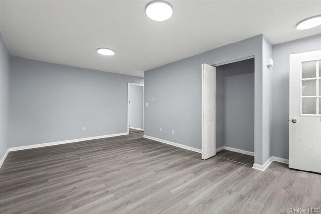 Building Photo - 500 NY-299