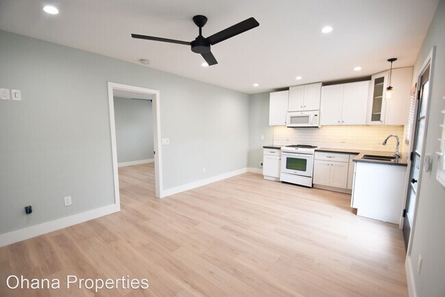Building Photo - 1 br, 1 bath House - 700 N Hampton  Unit B