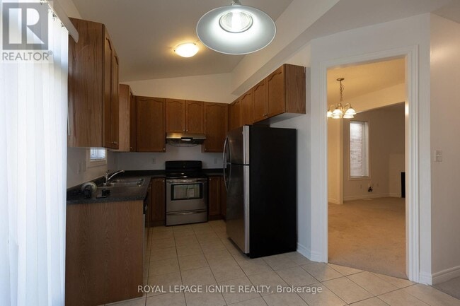 Building Photo - 5402 Bellaggio Crescent