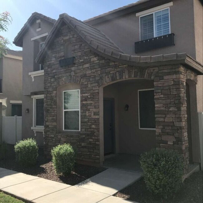 Building Photo - 3950 E Leslie Dr