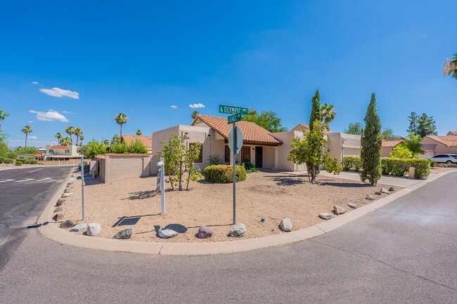 Building Photo - Gem in Fountain Hills!