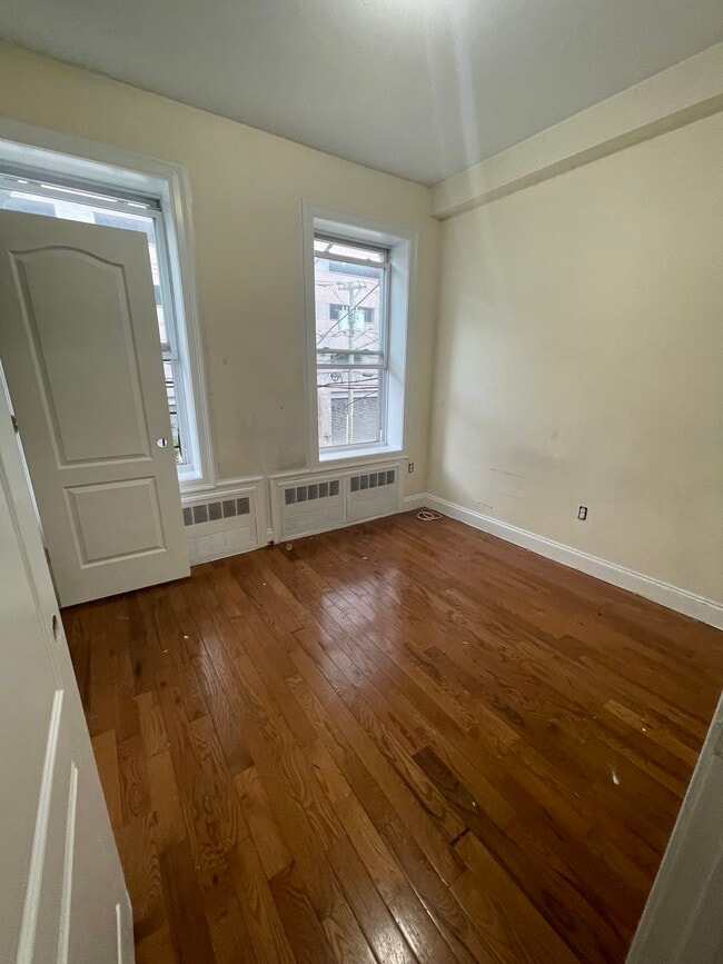 Building Photo - 808 22nd St