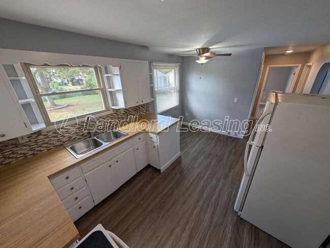 Building Photo - Charming Brick Home with Fenced Yard and S...