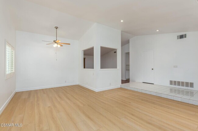 Building Photo - 610 Calle Del Sur