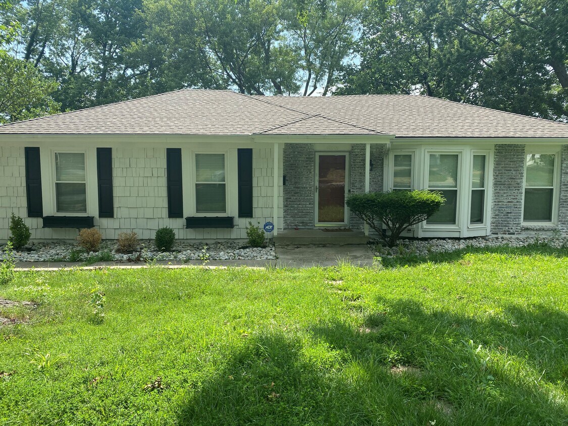 10008 Oakridge Dr, Overland Park, KS 66212 House for Rent in Overland