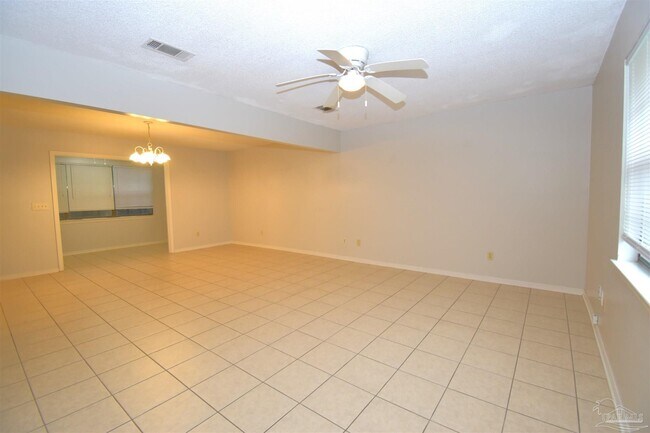 Foto del edificio - 7061 Heather Oaks Dr