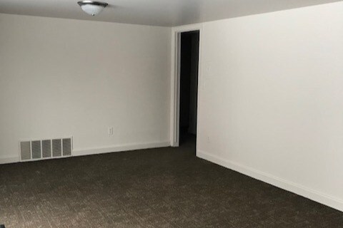 Building Photo - 2098 E Saginaw St