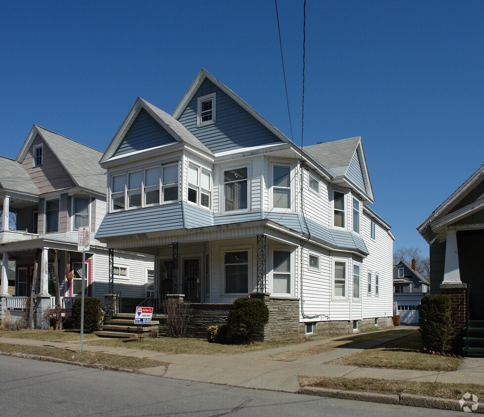 Building Photo - 425 Fourth St