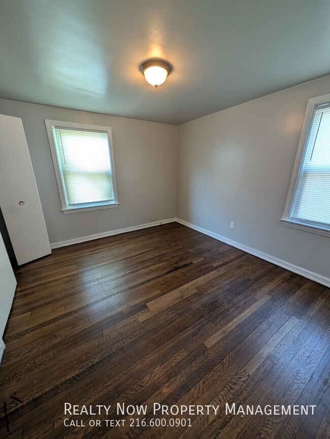 Foto del edificio - 519 E 222nd St