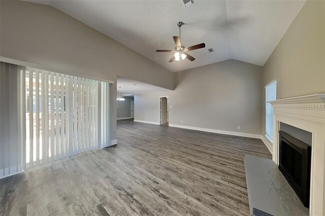 Building Photo - 5607 S Magazine Cir