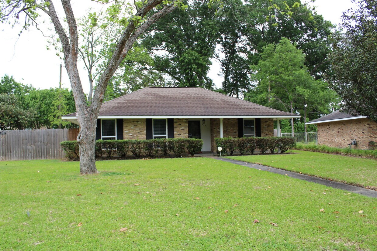 Corner Lot - 2491 Donald Dr