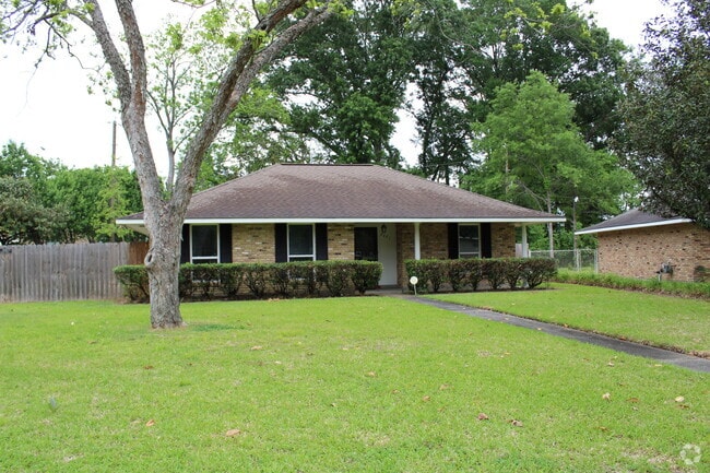 Building Photo - 2491 Donald Dr