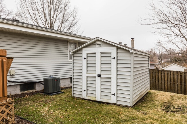 Building Photo - 7014 S 41st St