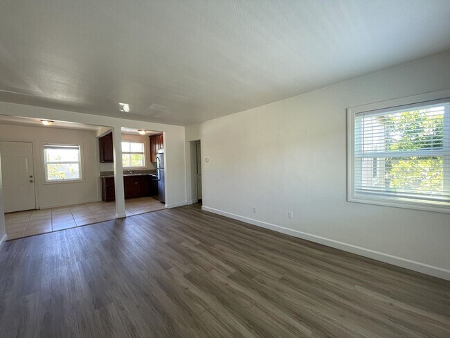 Foto del edificio - 4327 McClintock St
