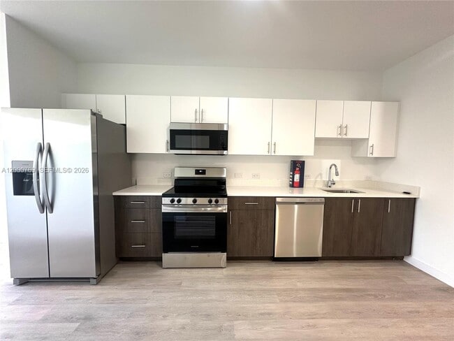 Building Photo - 20 NE 19th Ave