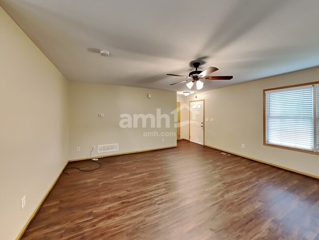 Foto del edificio - 378 Millett Dr