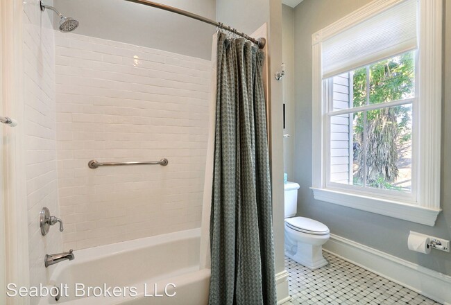 Building Photo - 4 br, 2.5 bath House - 302 W Park Ave